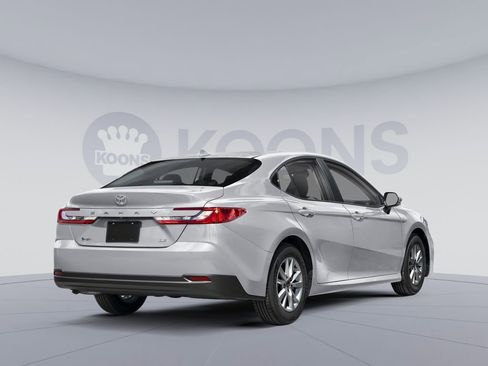 Used 2025 Toyota Camry LE FWD image 2
