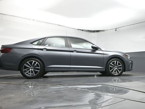 Used 2025 Volkswagen Jetta SE image 38