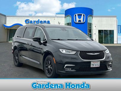 Used 2024 Chrysler Pacifica Touring