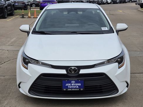 Used 2026 Toyota Corolla LE FWD image 3