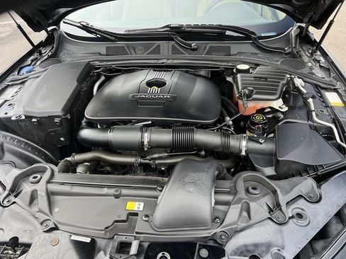 Used 2013 Jaguar XF image 9