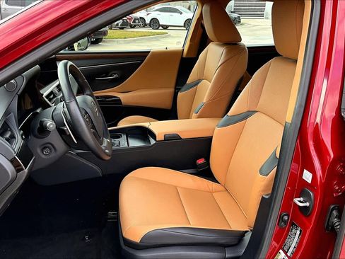 Certified 2025 Lexus ES 350 w/ Premium Package image 8