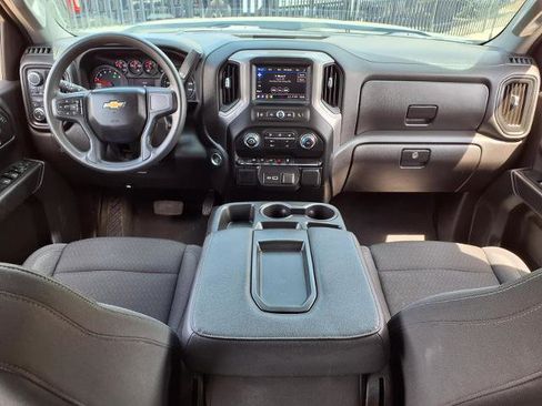 Used 2024 Chevrolet Silverado 1500 Custom image 4