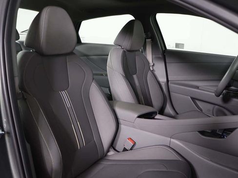 Certified 2025 Hyundai Elantra SEL FWD image 29