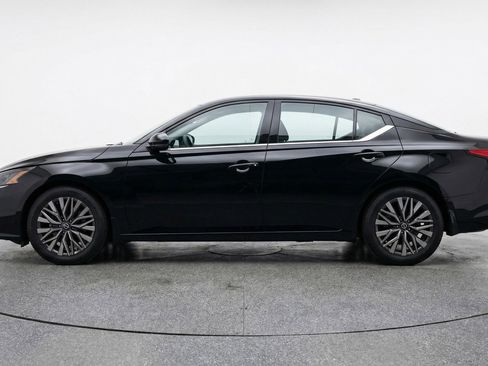 Used 2025 Nissan Altima 2.5 SV image 5