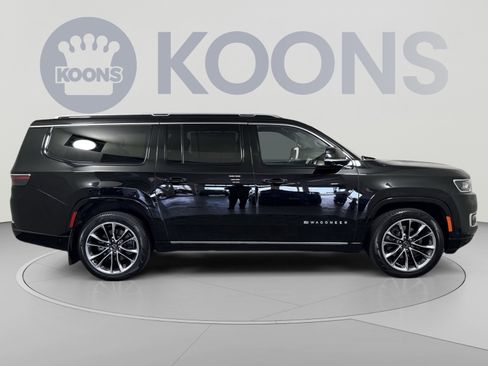 Used 2023 Jeep Wagoneer L Series III w/ Premium Group I AWD/4WD image 8