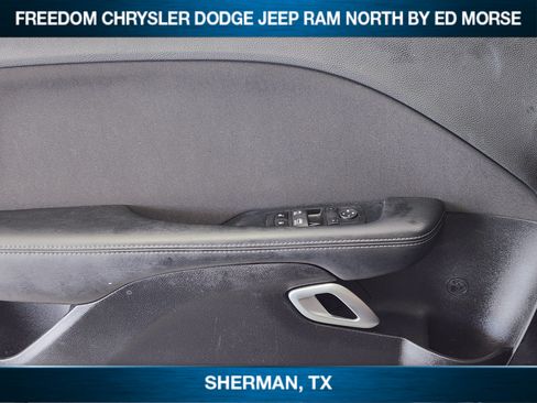 Used 2022 Dodge Challenger SXT RWD image 16