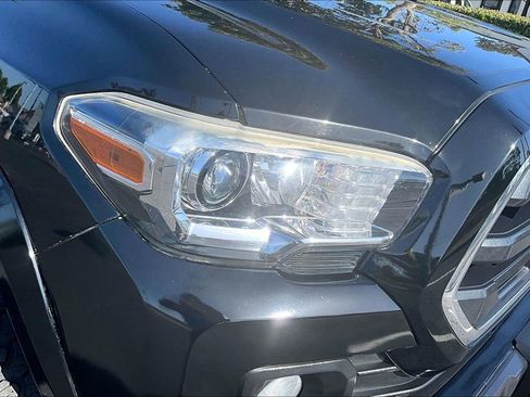 Used 2017 Toyota Tacoma SR5 w/ Tow Package AWD/4WD image 25