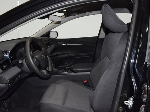 Used 2025 Toyota Camry LE FWD image 33