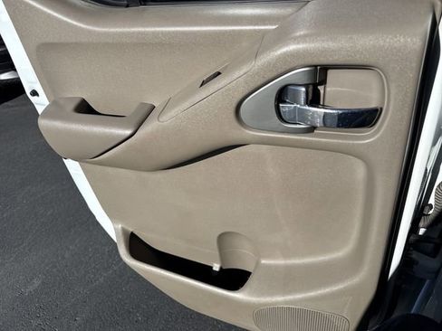 Used 2016 Nissan Frontier SV image 10