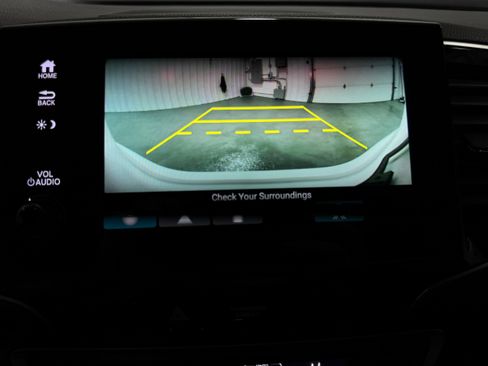 Used 2022 Honda Pilot Touring image 11