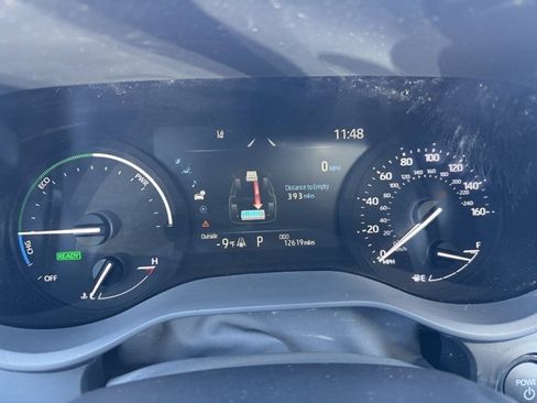 Used 2025 Toyota Sienna XLE image 28