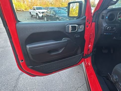 Used 2025 Jeep Wrangler Unlimited Rubicon 4xe w/ Convenience Group image 11