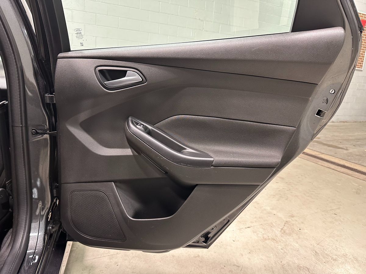 Used 2016 Ford Focus ST FWD image 13