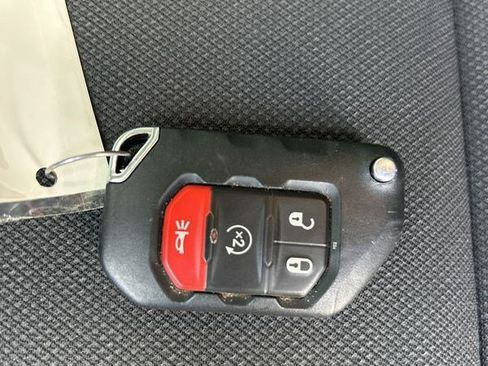 Used 2023 Jeep Gladiator Sport AWD/4WD image 19