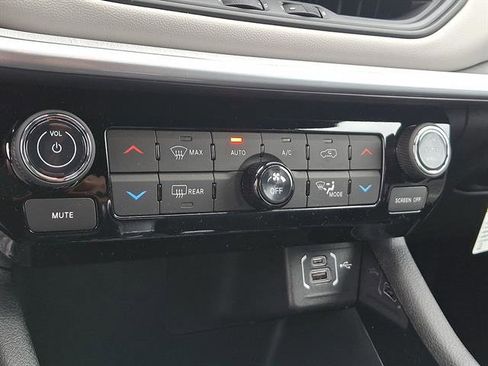 New 2026 Jeep Compass Limited image 12