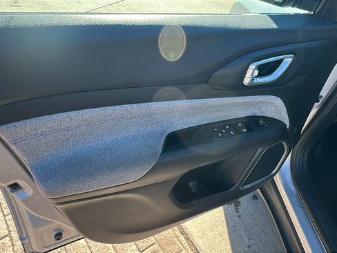 Used 2024 Jeep Compass Latitude image 14