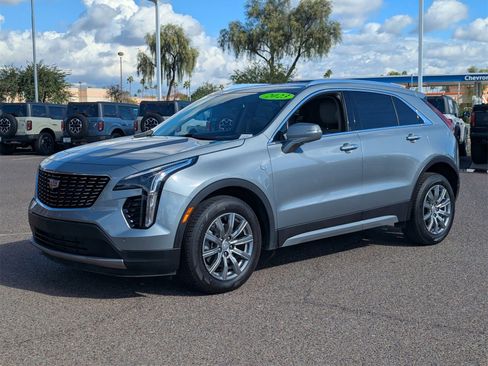 Used 2023 Cadillac XT4 Premium Luxury image 2