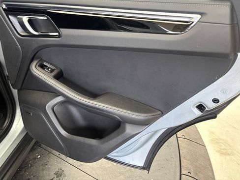 Certified 2024 Porsche Macan AWD/4WD image 26