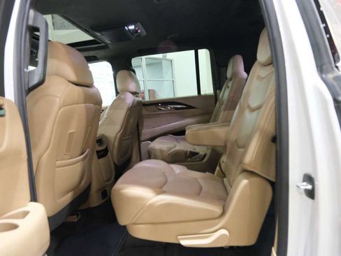 Used 2020 Cadillac Escalade ESV Platinum AWD/4WD image 22
