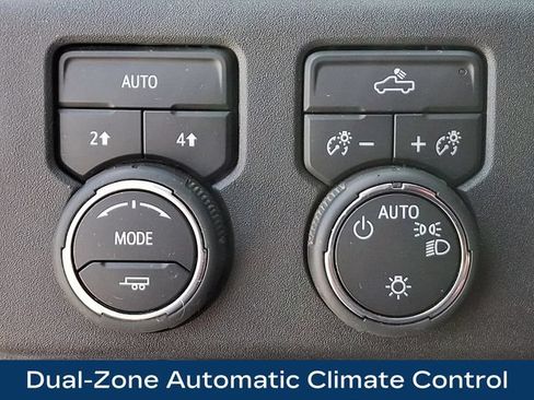 Used 2023 Chevrolet Silverado 1500 LT AWD/4WD image 9