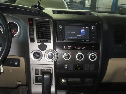 Used 2016 Toyota Sequoia SR5 AWD/4WD image 39