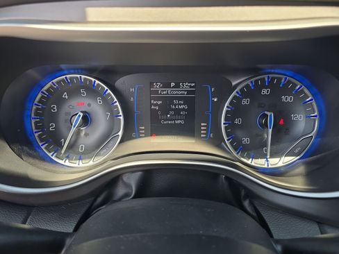 Used 2020 Chrysler Pacifica Touring image 26