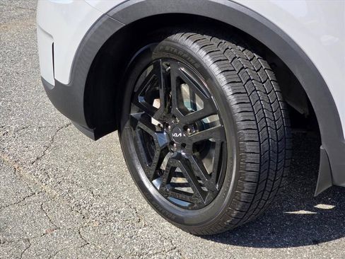 Used 2024 Kia Telluride AWD image 27