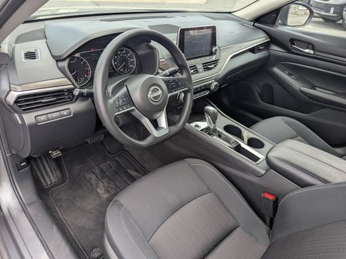 Used 2025 Nissan Altima 2.5 SV FWD image 23