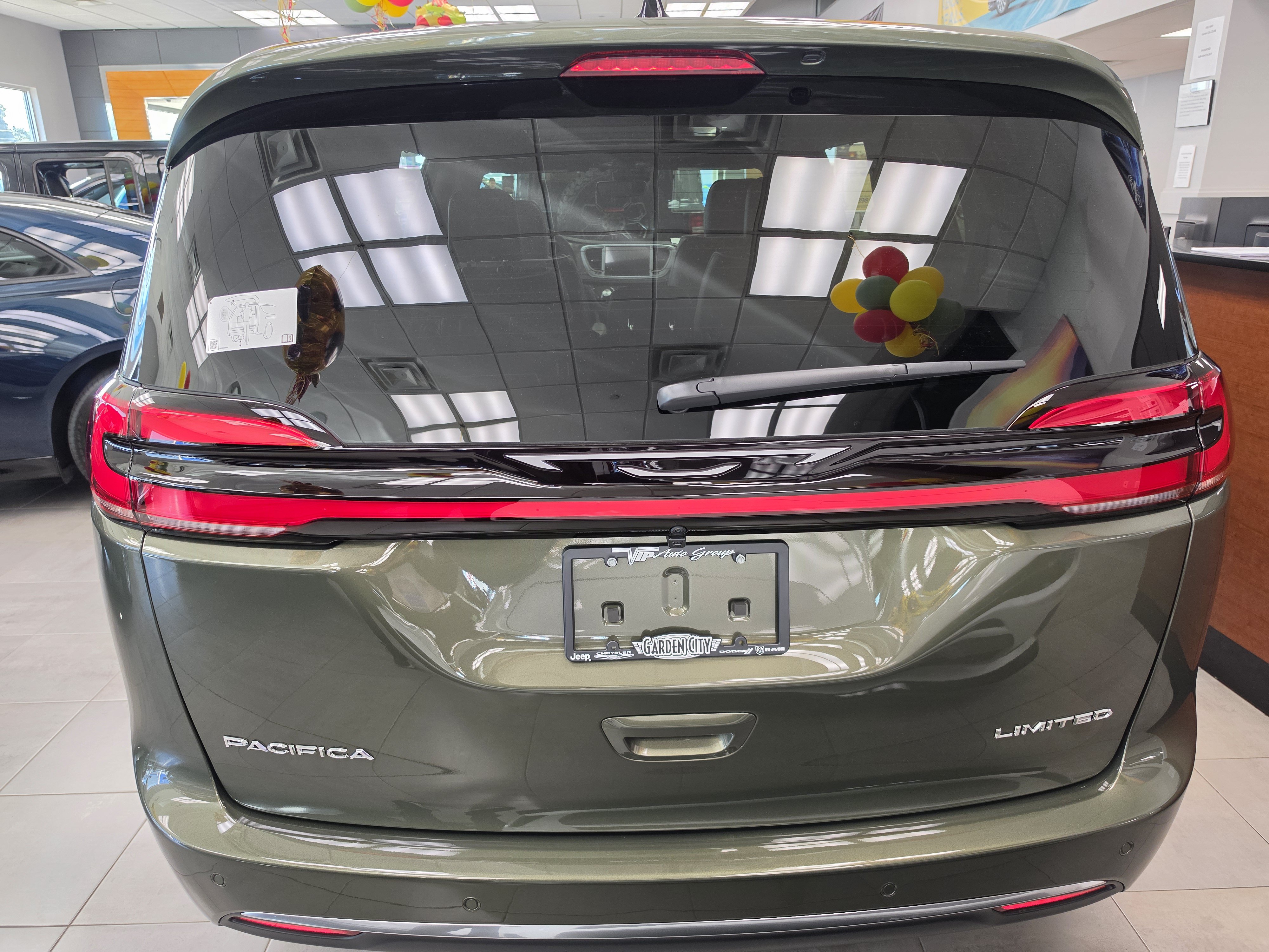 New 2027 Chrysler Pacifica Limited FWD image 5