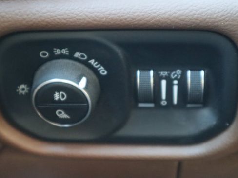 Used 2019 RAM 2500 Laramie image 8