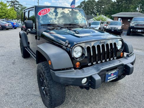 Used 2013 Jeep Wrangler Unlimited Sahara AWD/4WD image 7