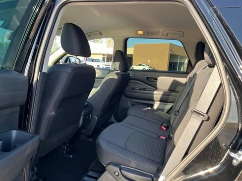 Used 2025 Nissan Pathfinder S FWD image 13