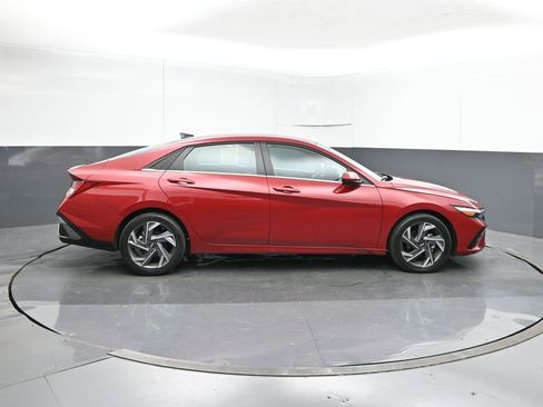 Used 2025 Hyundai Elantra SEL image 6