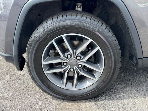 Used 2019 Jeep Grand Cherokee Limited w/ Luxury Group II AWD/4WD image 9