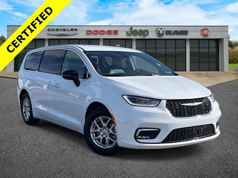 Certified 2024 Chrysler Pacifica Touring-L image 3