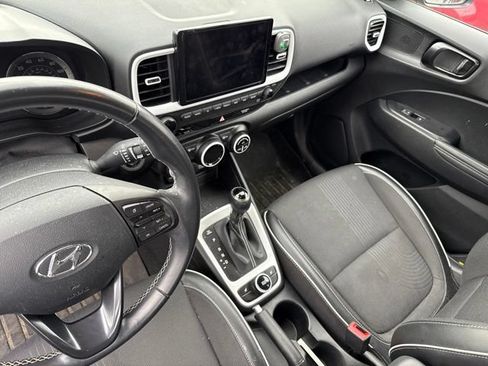 Used 2022 Hyundai Venue Limited FWD image 7