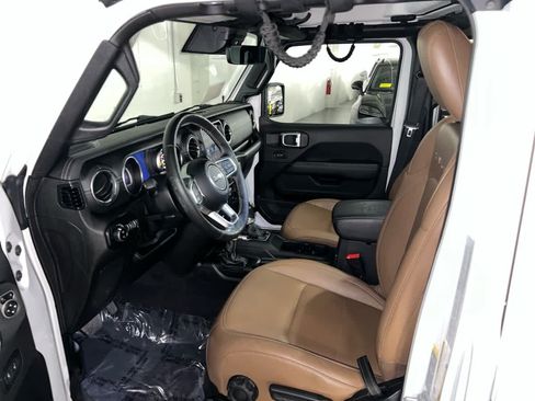 Used 2020 Jeep Gladiator Overland AWD/4WD image 19