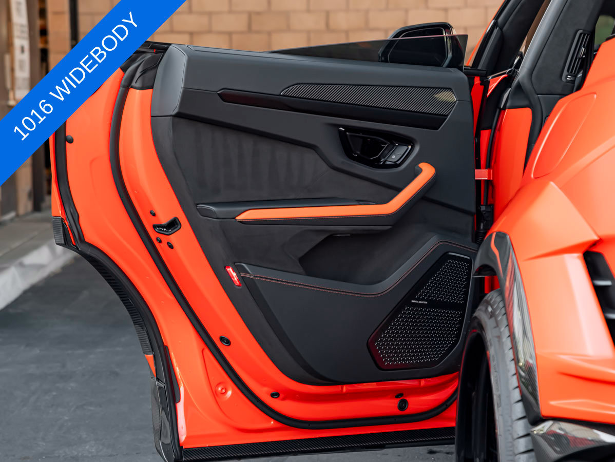 Used 2025 Lamborghini Urus SE AWD/4WD image 25