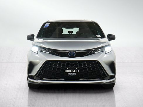 Used 2025 Toyota Sienna XSE AWD/4WD image 8