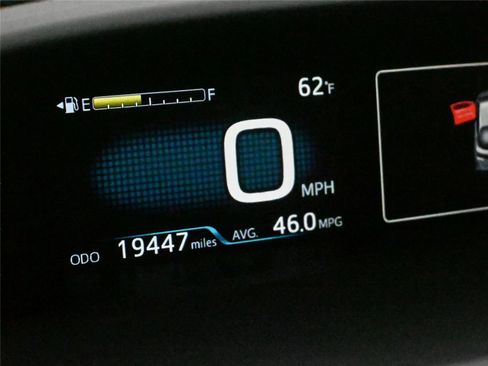 Used 2019 Toyota Prius Prime Premium image 3