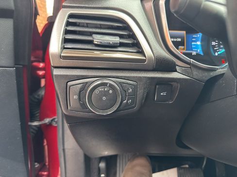 Used 2017 Ford Fusion SE w/ Fusion SE Technology Package image 29