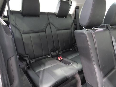 Used 2018 Land Rover Discovery SE AWD/4WD image 14