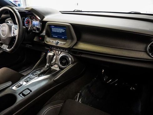 Used 2019 Chevrolet Camaro LT w/ RS Package image 9