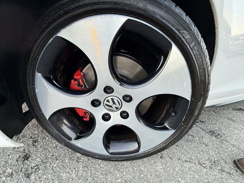 Used 2011 Volkswagen GTI 4-Door image 34