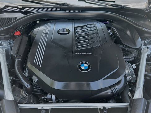 Used 2023 BMW 540i w/ Convenience Package image 33
