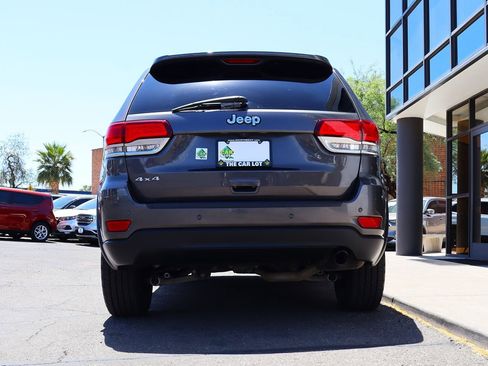Used 2020 Jeep Grand Cherokee Laredo w/ 18" Wheel & 8.4" Radio Group AWD/4WD image 12