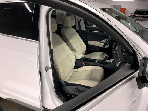 Certified 2025 Audi Q3 2.0T Premium image 10