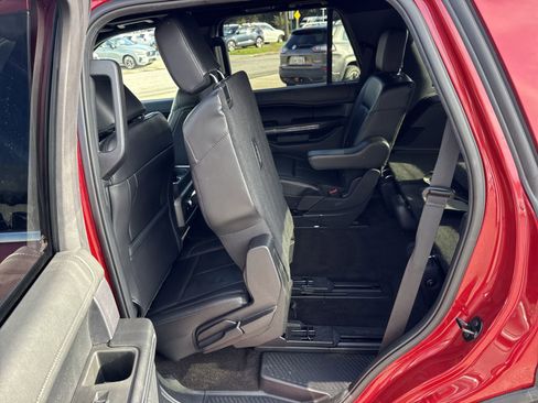 Used 2021 Ford Expedition XLT image 11