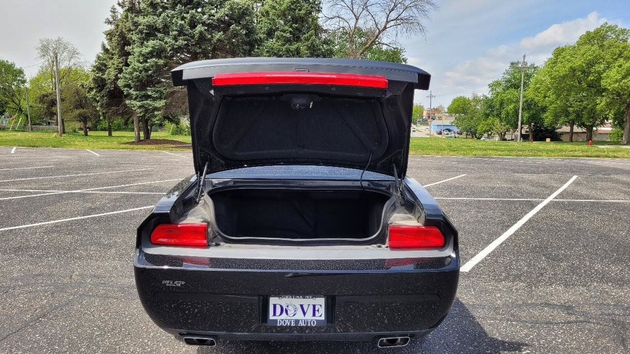 Used 2014 Dodge Challenger SXT RWD image 18